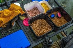 Preston VENTA-LITE SIDE TRAY - 2 Opties 13 Preston VENTA-LITE SIDE TRAY - 2 Opties -Visserij Benodigdheden Korting Preston Venta Lite Side Tray Aastafel Large Groot P0110025 1 min