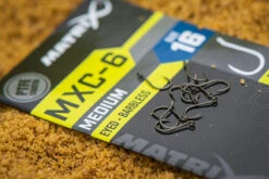 Matrix MXC-6 MEDIUM EYED BARBLESS -4 Opties 15 Matrix MXC-6 MEDIUM EYED BARBLESS -4 Opties -Visserij Benodigdheden Korting mxc 6 in use 1